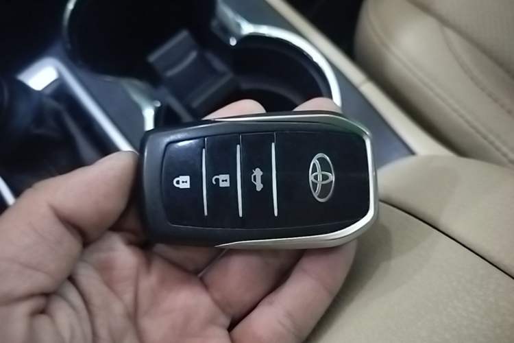 Used Toyota Highlander 2018 2.0T Four-Wheel Drive Elite Edition 7 Seats China V Standard Interior 1
