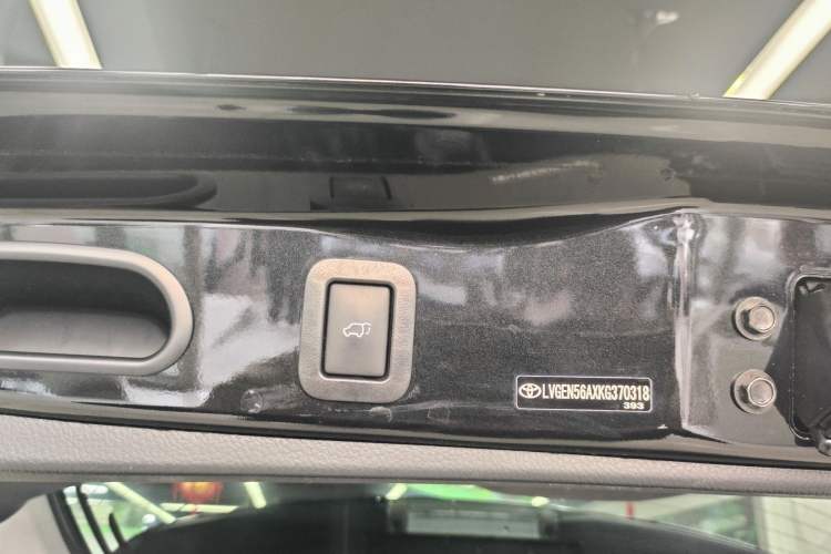 Used Toyota Highlander 2018 2.0T Four-Wheel Drive Supreme Edition 7-Seater China VI Interior 10