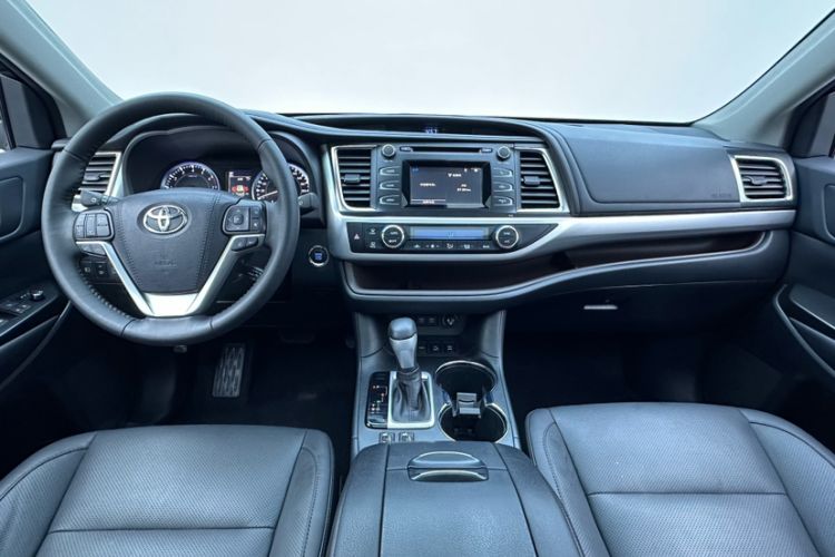 Used Toyota Highlander 2018 2.0T Four-Wheel Drive Luxury Edition 7 Seats China V Emission Standard Interior 10
