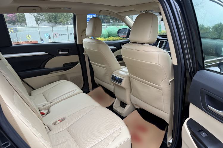 Used Toyota Highlander 2018 2.0T Four-Wheel Drive Luxury Version 7 Seats China VI Standard Interior 10