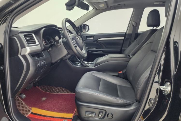 Used Toyota Highlander 2018 2.0T Four-Wheel Drive Luxury Version 7 Seats China VI Standard Interior 10