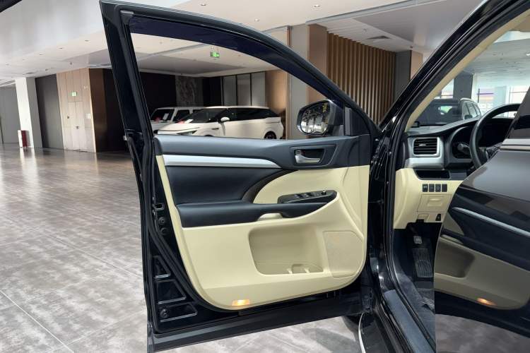Used Toyota Highlander 2018 2.0T Two-Wheel Drive Elite Version 5 Seats China VI Standard Interior 10