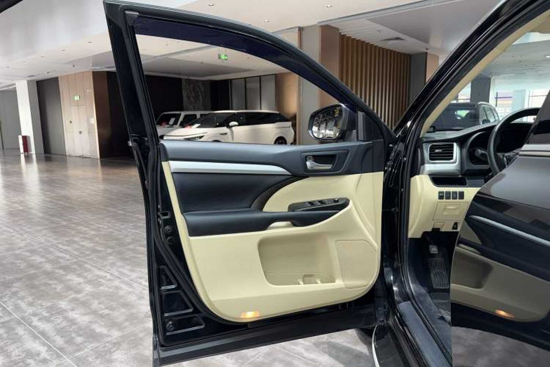 Used Toyota Highlander 2018 2.0T Two-Wheel Drive Elite Version 5 Seats China VI Standard Interior 10
