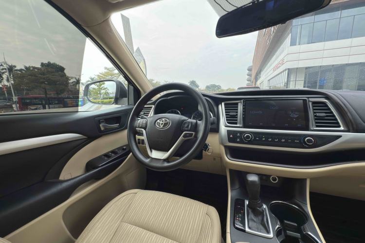 Used Toyota Highlander 2018 2.0T Two-Wheel Drive Elite Edition 5 Seats Emission Standard China V Interior 10