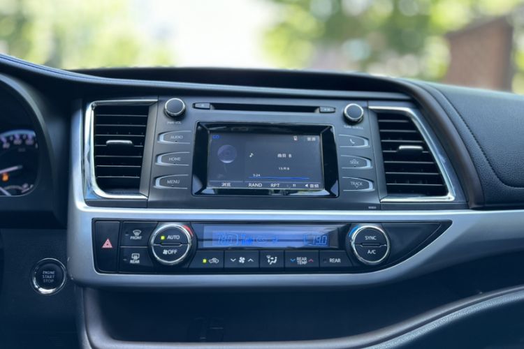 Used Toyota Highlander 2018 2.0T Four-Wheel Drive Luxury Version 7 Seats China VI Standard Interior 10