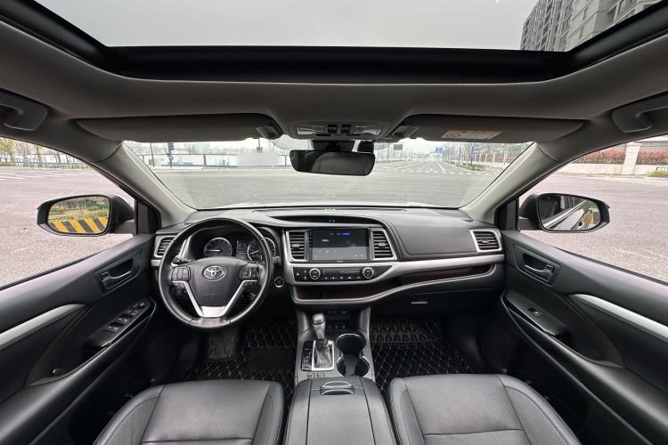 Used Toyota Highlander 2018 2.0T Four-Wheel Drive Luxury Version 7 Seats China VI Standard Interior 10