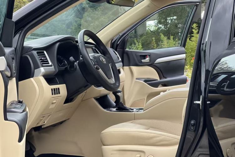 Used Toyota Highlander 2018 2.0T Four-Wheel Drive Luxury Version 7 Seats China VI Standard Interior 10