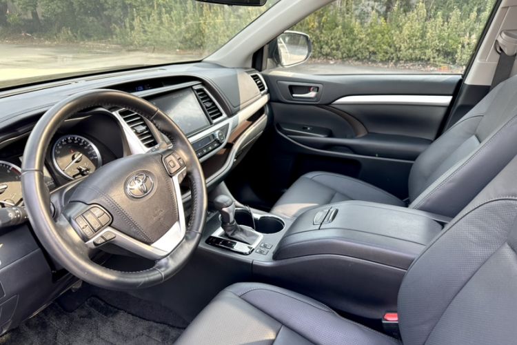 Used Toyota Highlander 2018 2.0T Four-Wheel Drive Prestige Version 7 Seats China VI Standard Interior 11