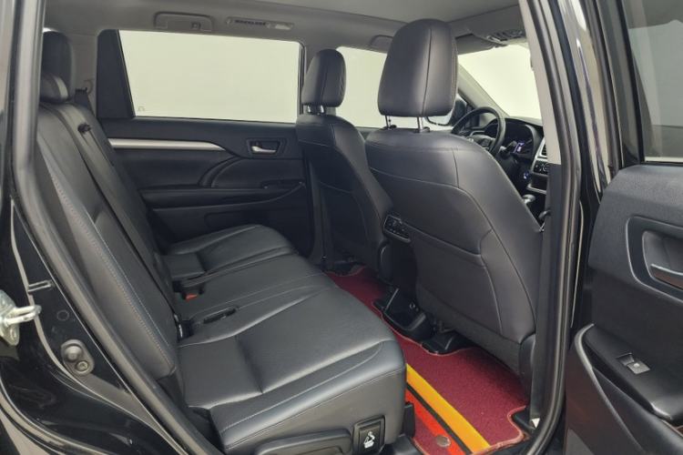 Used Toyota Highlander 2018 2.0T Four-Wheel Drive Luxury Version 7 Seats China VI Standard Interior 11