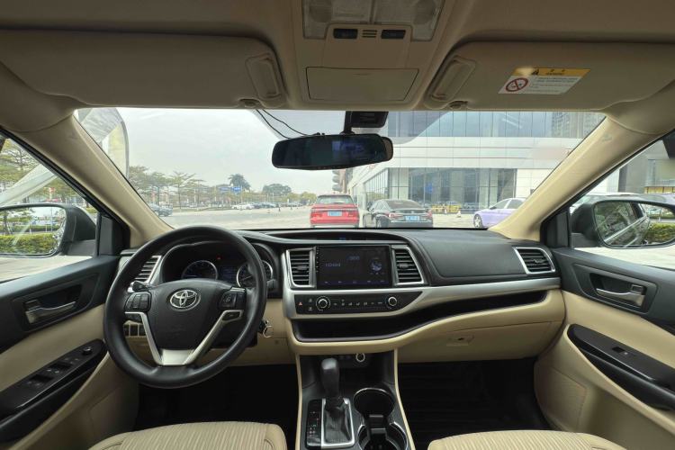 Used Toyota Highlander 2018 2.0T Two-Wheel Drive Elite Edition 5 Seats Emission Standard China V Interior 11