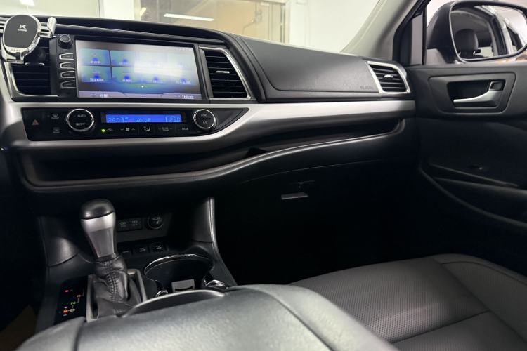 Used Toyota Highlander 2018 2.0T Four-Wheel Drive Luxury Version 7 Seats China VI Standard Interior 11