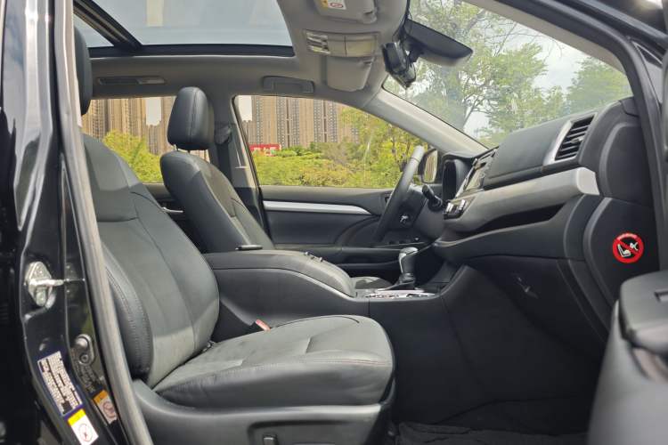 Used Toyota Highlander 2018 2.0T Two-Wheel Drive Luxury Edition 7 Seats China VI Standard Interior 11