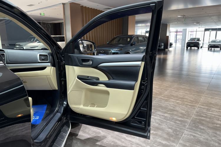 Used Toyota Highlander 2018 2.0T Two-Wheel Drive Elite Version 5 Seats China VI Standard Interior 12