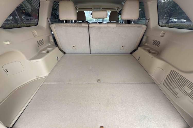 Used Toyota Highlander 2018 2.0T Two-Wheel Drive Elite Edition 5 Seats Emission Standard China V Interior 12
