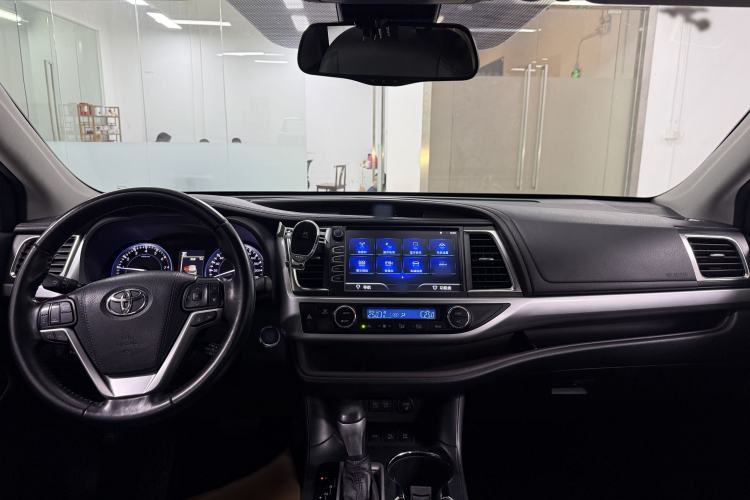 Used Toyota Highlander 2018 2.0T Four-Wheel Drive Luxury Version 7 Seats China VI Standard Interior 12