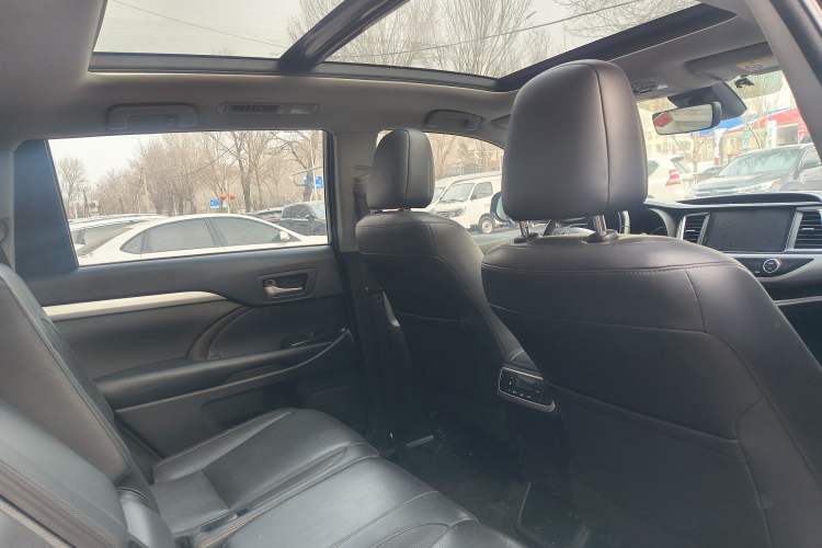 Used Toyota Highlander 2018 2.0T Four-Wheel Drive Prestige Version 7 Seats China VI Standard Interior 12