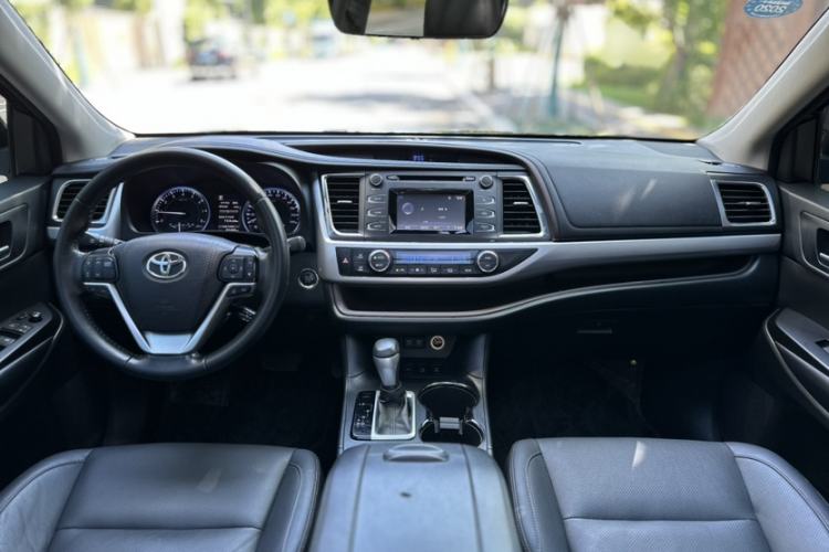 Used Toyota Highlander 2018 2.0T Four-Wheel Drive Luxury Version 7 Seats China VI Standard Interior 14