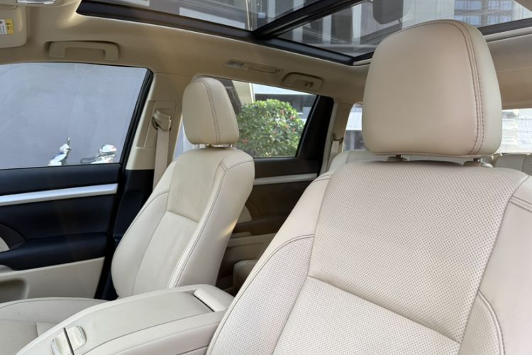 Used Toyota Highlander 2018 2.0T Four-Wheel Drive Luxury Version 7 Seats China VI Standard Interior 14