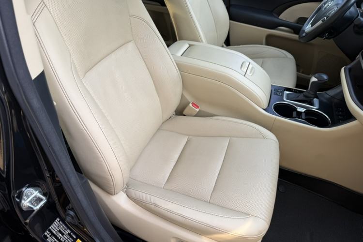 Used Toyota Highlander 2018 2.0T Four-Wheel Drive Luxury Version 7 Seats China VI Standard Interior 15