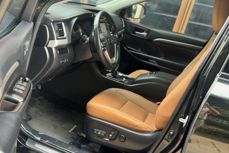 Used Toyota Highlander 2018 2.0T Four-Wheel Drive Knight Edition 7 Seats China VI Standard Interior 2