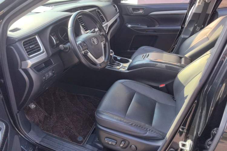 Used Toyota Highlander 2018 2.0T Two-Wheel Drive Prestige Edition 7 Seats China VI Standard Interior 2
