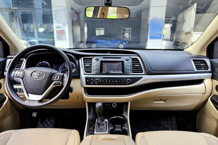 Used Toyota Highlander 2018 2.0T Two-Wheel Drive Elite Edition 5 Seats Emission Standard China V Interior 2