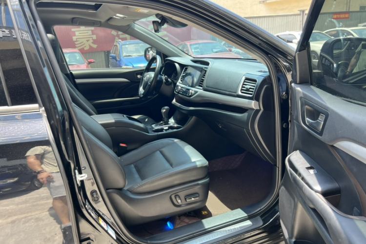 Used Toyota Highlander 2018 2.0T Four-Wheel Drive Luxury Version 7 Seats China VI Standard Interior 2