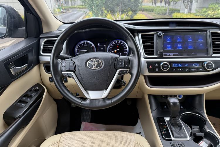 Used Toyota Highlander 2018 2.0T Four-Wheel Drive Luxury Version 7 Seats China VI Standard Interior 2