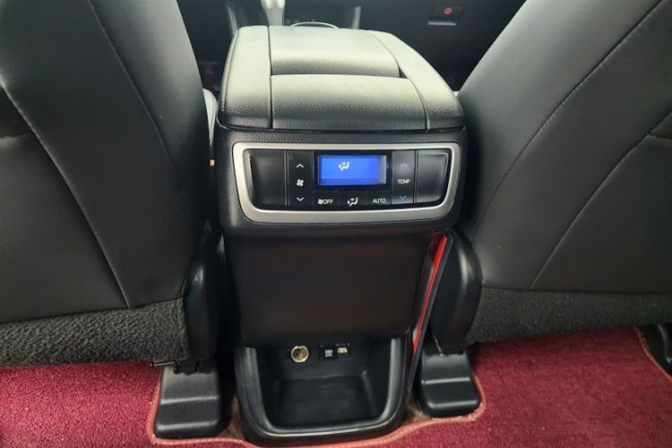 Used Toyota Highlander 2018 2.0T Four-Wheel Drive Luxury Version 7 Seats China VI Standard Interior 2