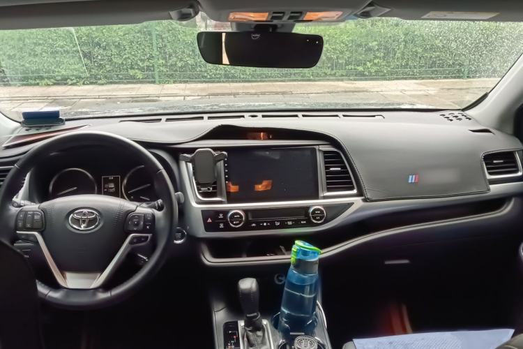 Used Toyota Highlander 2018 2.0T Four-Wheel Drive Luxury Version 7 Seats China VI Standard Interior 2