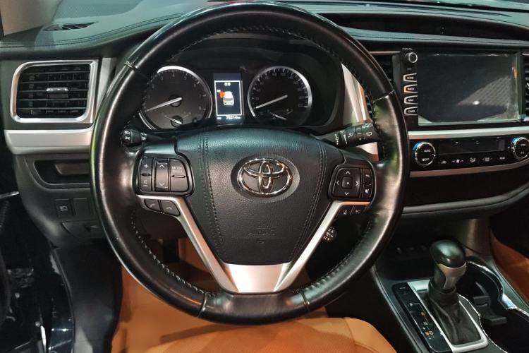 Used Toyota Highlander 2018 2.0T Four-Wheel Drive Knight Edition 7 Seats China VI Standard Interior 2