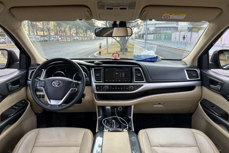 Used Toyota Highlander 2018 2.0T Two-Wheel Drive Elite Version 5 Seats China VI Standard Interior 2