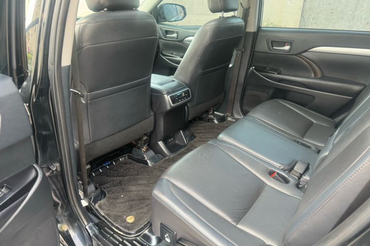 Used Toyota Highlander 2018 2.0T Four-Wheel Drive Luxury Version 7 Seats China VI Standard Interior 2