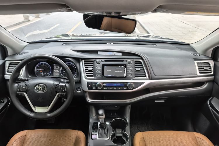 Used Toyota Highlander 2018 2.0T Four-Wheel Drive Knight Edition 7 Seats China VI Standard Interior 2