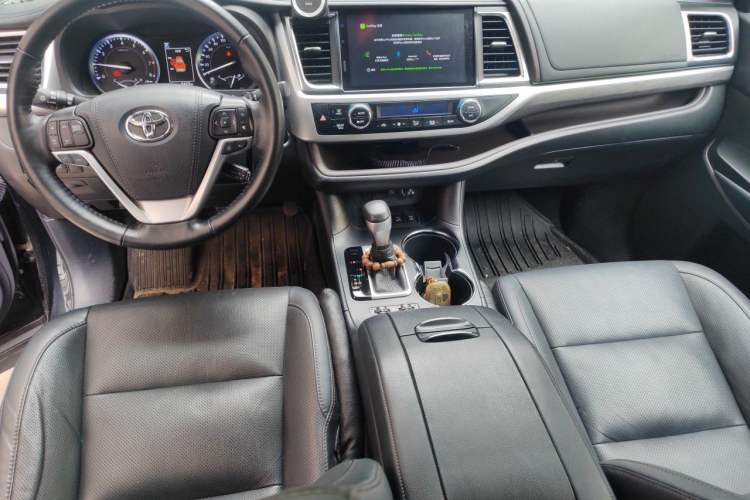Used Toyota Highlander 2018 2.0T Four-Wheel Drive Supreme Edition 7-Seater China VI Interior 2