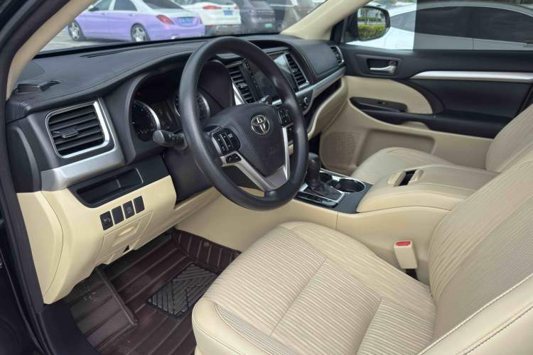 Used Toyota Highlander 2018 2.0T Two-Wheel Drive Elite Edition 5 Seats Emission Standard China V Interior 2