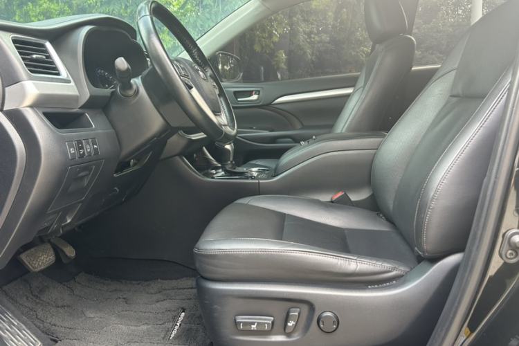 Used Toyota Highlander 2018 2.0T Four-Wheel Drive Luxury Version 7 Seats China VI Standard Interior 2