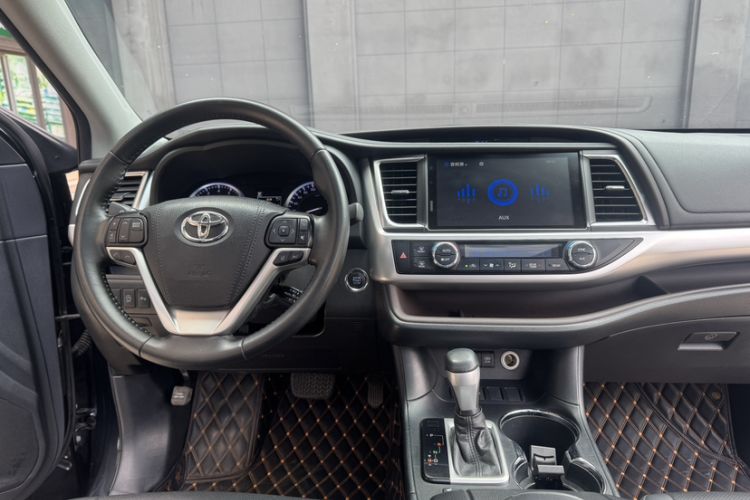 Used Toyota Highlander 2018 2.0T Two-Wheel Drive Prestige Edition 7 Seats China VI Standard Interior 2