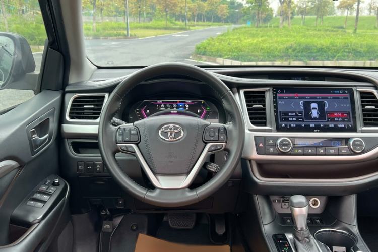Used Toyota Highlander 2018 2.0T Four-Wheel Drive Knight Edition 7 Seats China VI Standard Interior 2