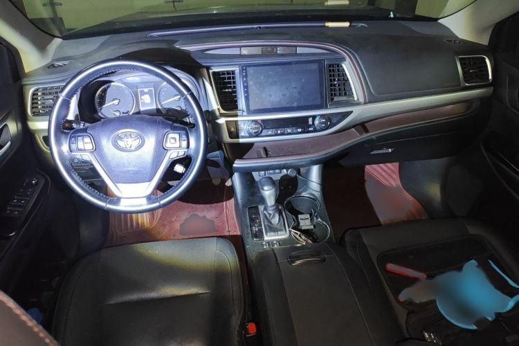 Used Toyota Highlander 2018 2.0T Four-Wheel Drive Luxury Edition 7 Seats China V Emission Standard Interior 2