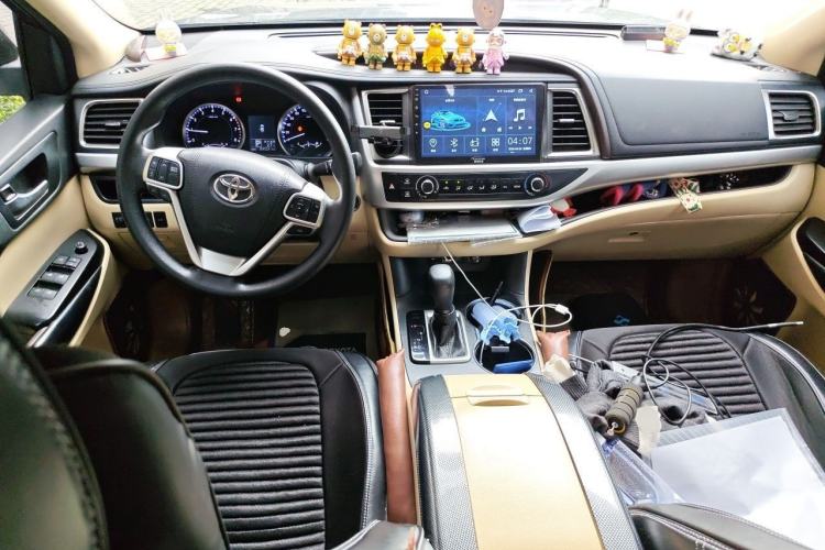 Used Toyota Highlander 2018 2.0T Two-Wheel Drive Elite Edition 5 Seats Emission Standard China V Interior 2