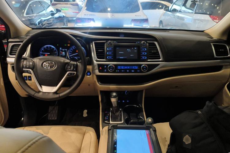 Used Toyota Highlander 2018 2.0T Four-Wheel Drive Knight Edition 7 Seats China VI Standard Interior 2