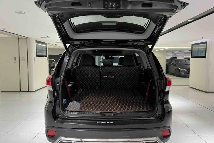 Used Toyota Highlander 2018 2.0T Four-Wheel Drive Ultimate Edition 7-Seater Emission Standard China V Interior 2
