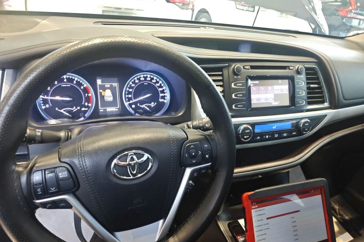 Used Toyota Highlander 2018 2.0T Two-Wheel Drive Luxury Edition 7 Seats China VI Standard Interior 2
