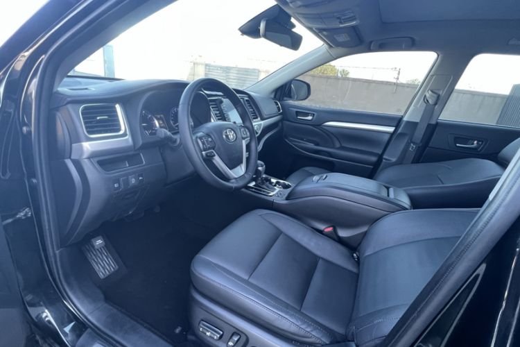 Used Toyota Highlander 2018 2.0T Four-Wheel Drive Luxury Version 7 Seats China VI Standard Interior 2