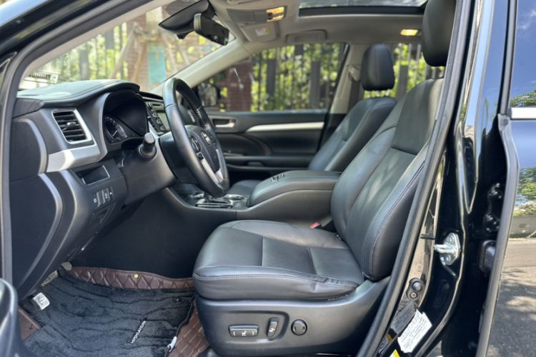Used Toyota Highlander 2018 2.0T Four-Wheel Drive Luxury Version 7 Seats China VI Standard Interior 2