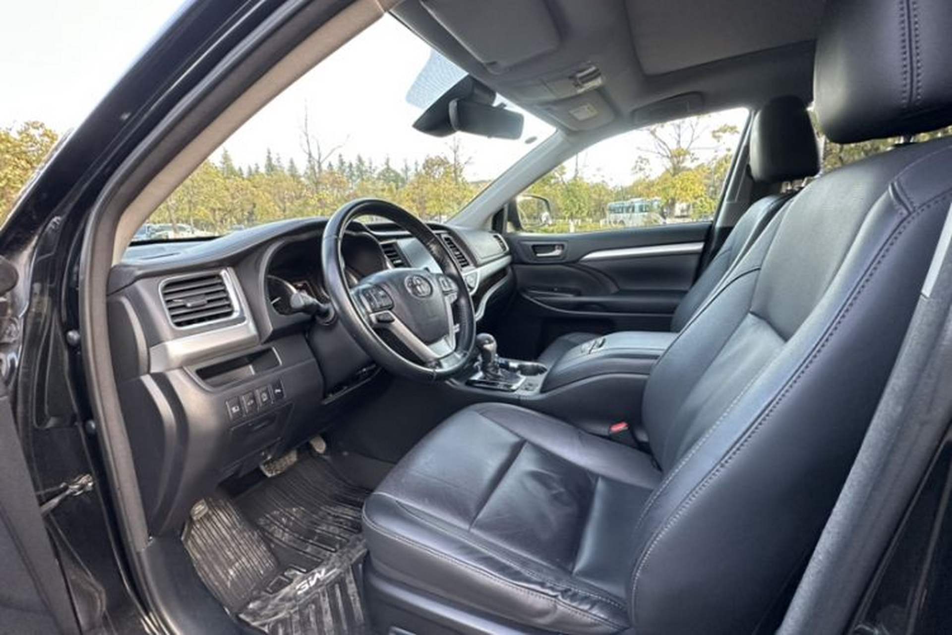 Used Toyota Highlander 2018 2.0T Four-Wheel Drive Prestige Version 7 Seats China V Emission Standard Interior 2
