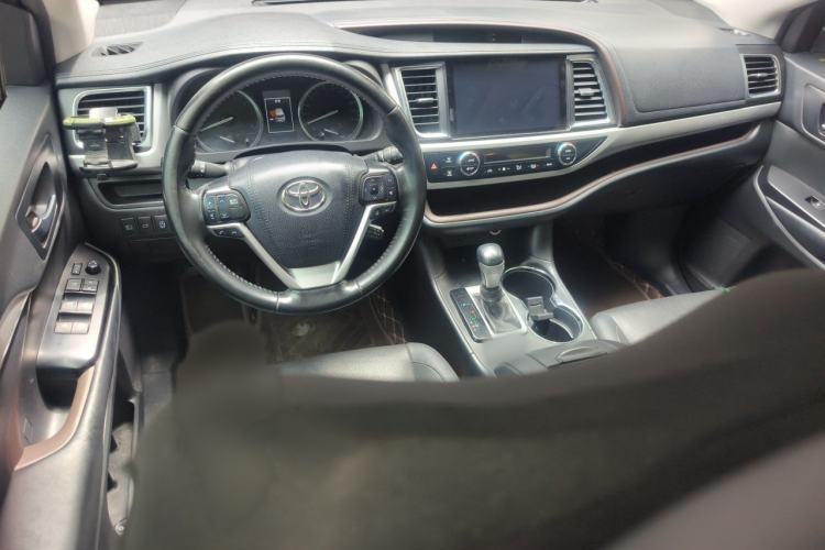 Used Toyota Highlander 2018 2.0T Four-Wheel Drive Prestige Version 7 Seats China V Emission Standard Interior 2