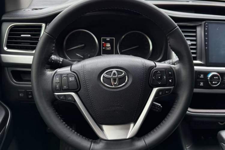 Used Toyota Highlander 2018 2.0T Four-Wheel Drive Luxury Edition 7 Seats China V Emission Standard Interior 2