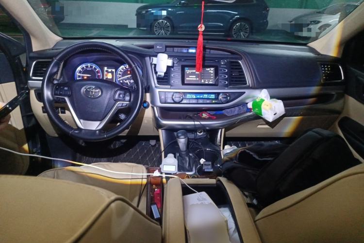 Used Toyota Highlander 2018 2.0T Four-Wheel Drive Luxury Edition 7 Seats China V Emission Standard Interior 2
